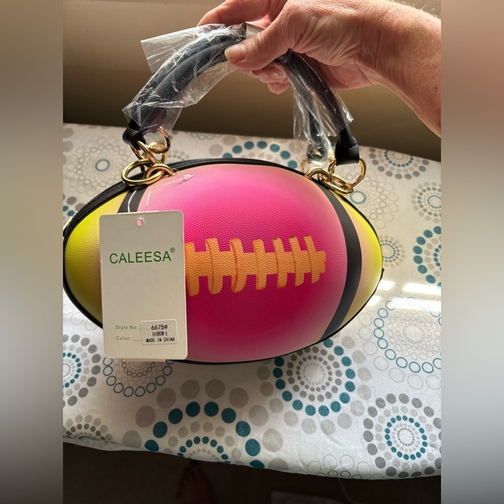 NWT-Football Shaped Purse
Fun Shoulder Bag Crossbody
Gold chain hardware - Picture 4 of 8